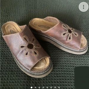 Lower East Side Vintage Women’s Brown Sandals. Dr Martens inspired.